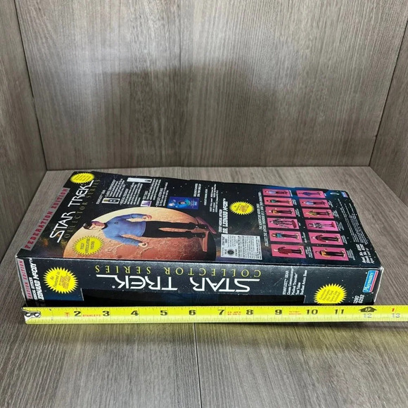 Star Trek Collector Series Dr. Leonard McCoy Federation Edition-Playmates Toys - Picture 7 of 8